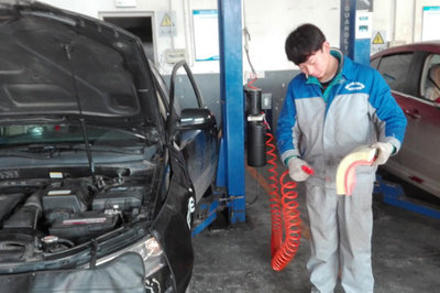 汽车维修与零配件 保障行车安全与延长车辆寿命的关键